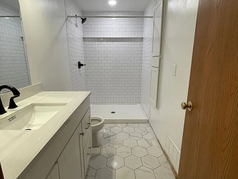 2163 Indianola Ave — Photo 14