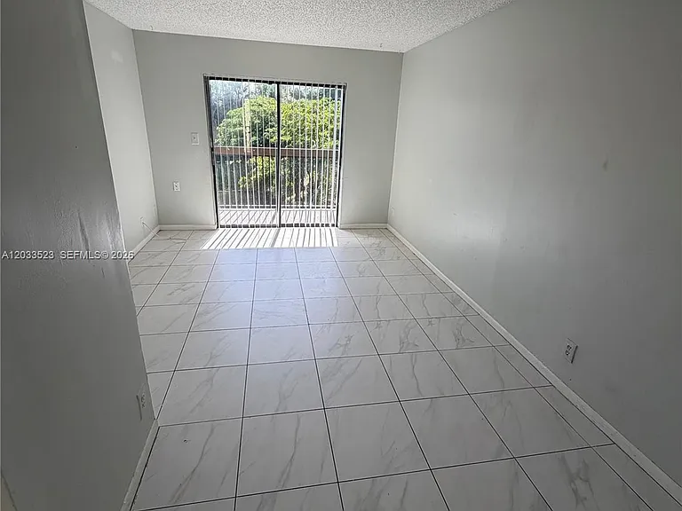 4016 Lakeside Dr #4016 — Photo 4