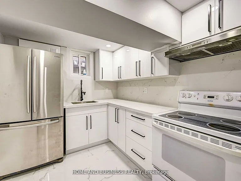 470 Louis Dr #MIDDLE — Photo 14