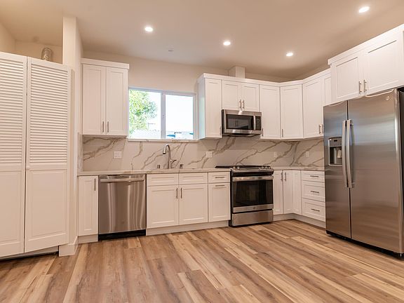 3rd image of 12942 Oberlin St