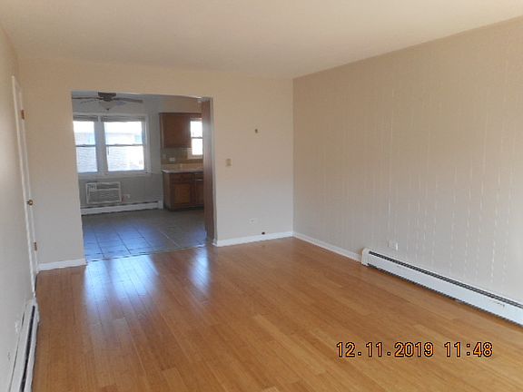 4th image of 6865 N Northwest Hwy #3C