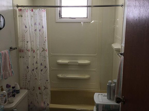 4th image of 108 N Washington St