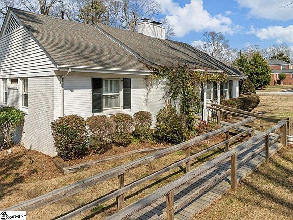 2nd image of 100 Eastwood Ave