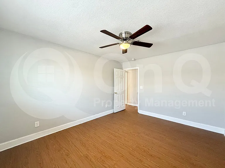 4009 N 48th Ave — Photo 10