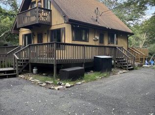 278 Cedar Dr, Long Pond, PA 18334