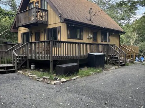 278 Cedar Dr, Long Pond, PA 18334