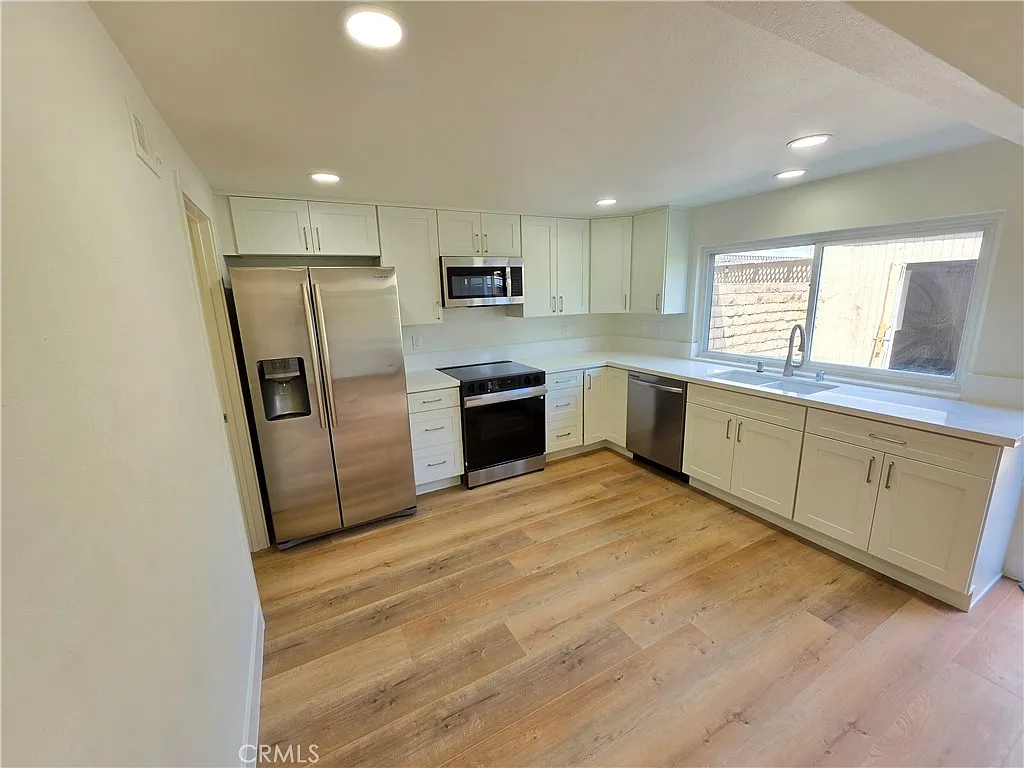 3 bed, 1.5 bath, 1426 sqft, $3,850 — Photo 1