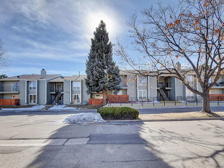 2330 E Fremont Ave #A19 — Photo 15