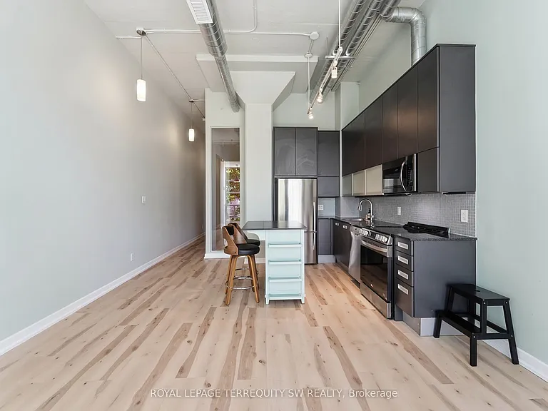 380 Macpherson Ave #324 — Photo 8