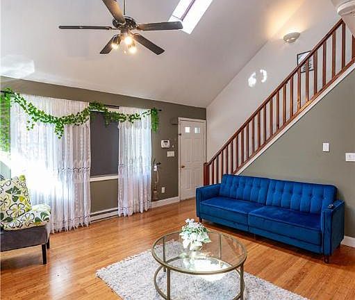 4th image of 1010 Acorn Ln