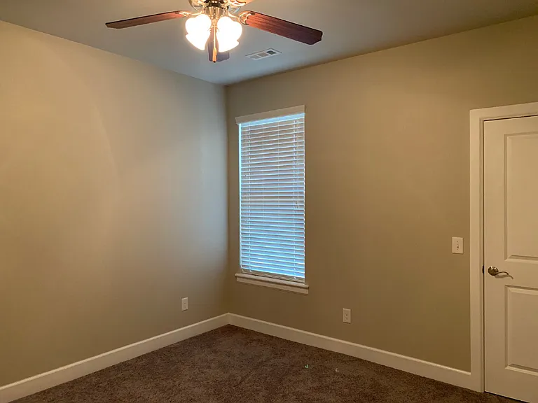 1513 Crestwood Hills Ln — Photo 13