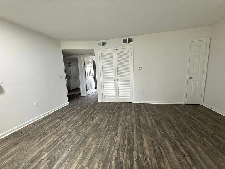 1723 W Kentucky St — Photo 52