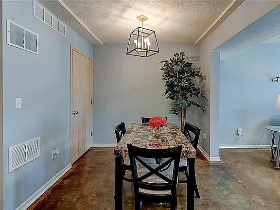 2 bed, 1334 sqft, $1,750 — Photo 3