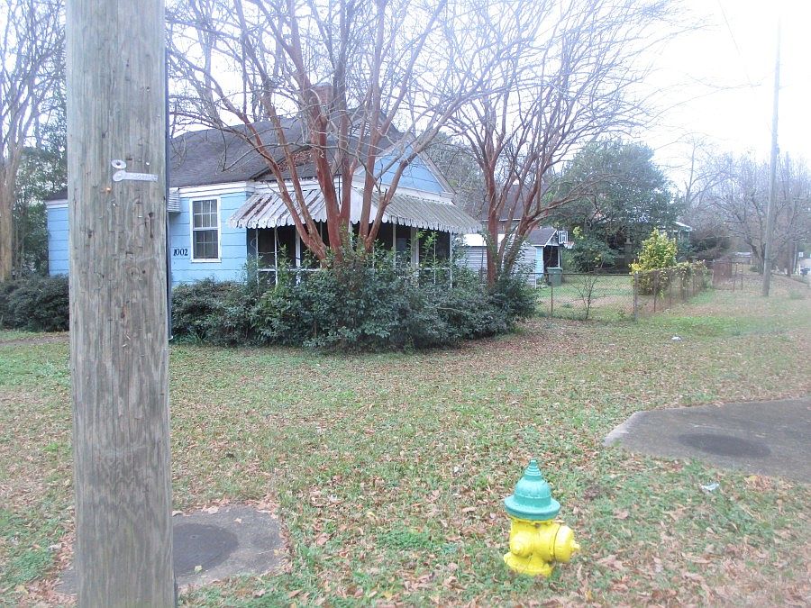 2nd image of 1002 Buford St