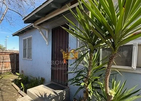 Building Photo - 104 W Oakland Ave #D