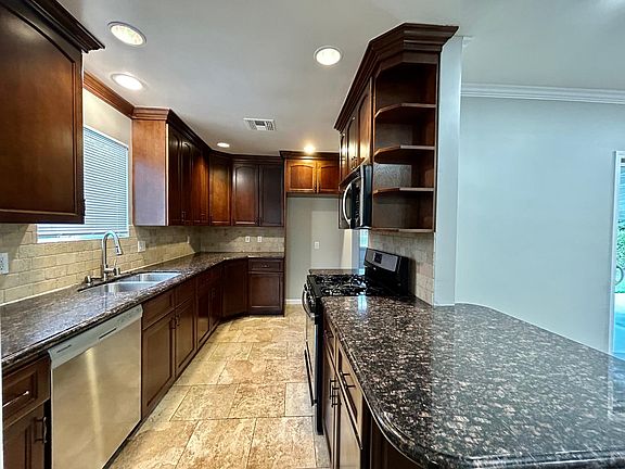 4th image of 5727 Yolanda Ave