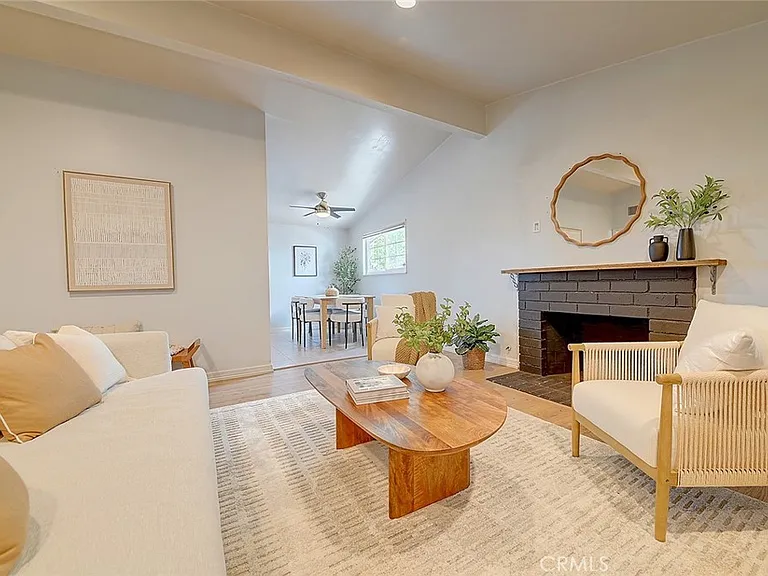 2044 W Spruce Ave — Photo 6