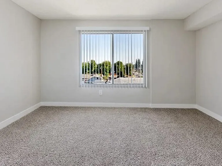 Amanda Regency Apartments — Photo 5