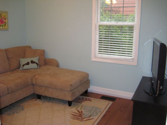 Den/Bedroom 2