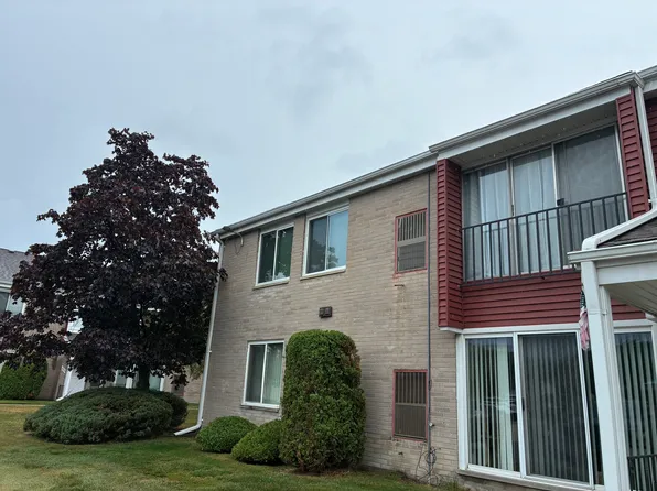 202 Sunset Ln, Saint Clair Shores, MI