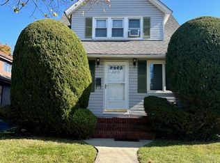 2213 Southard Ave, Seaford, NY 11783