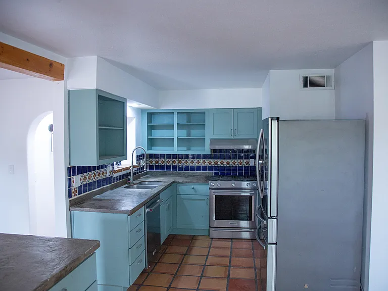 809 Rio Vista St — Photo 3