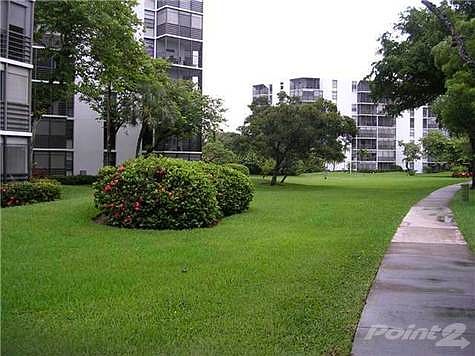 5th image of 20500 W Country Club Dr APT 407