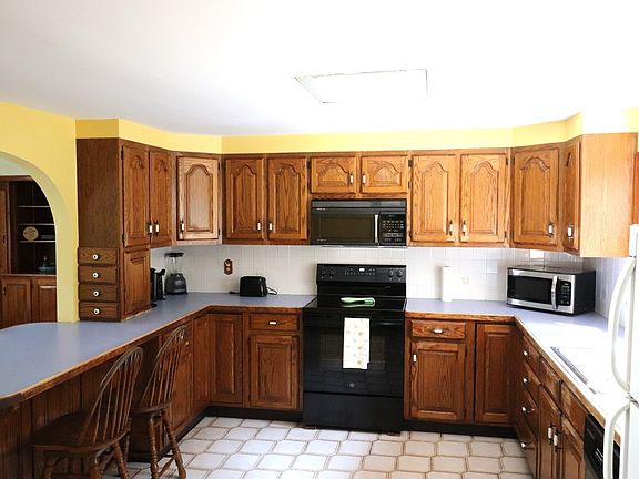 3rd image of 55 Franklin St