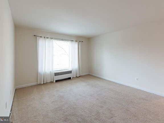 3rd image of 10415 Montrose Ave #10415
