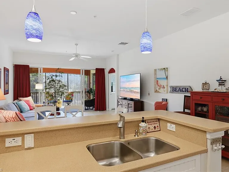 8601 Piazza Del Lago Cir #203 — Photo 10