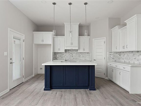 5th image of 5812 Oriole Ave