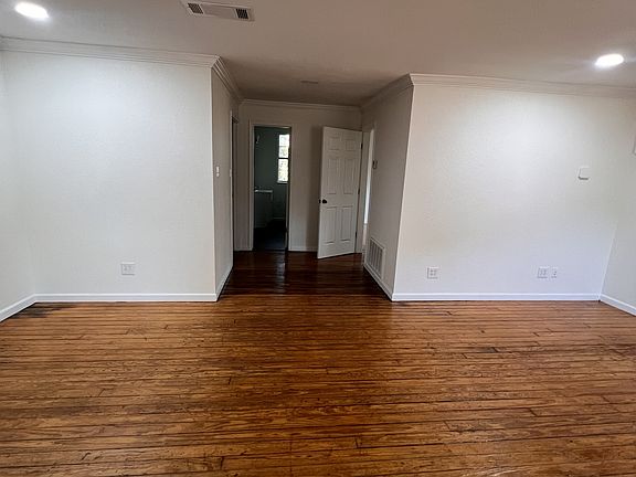 4th image of 211 W Plum St
