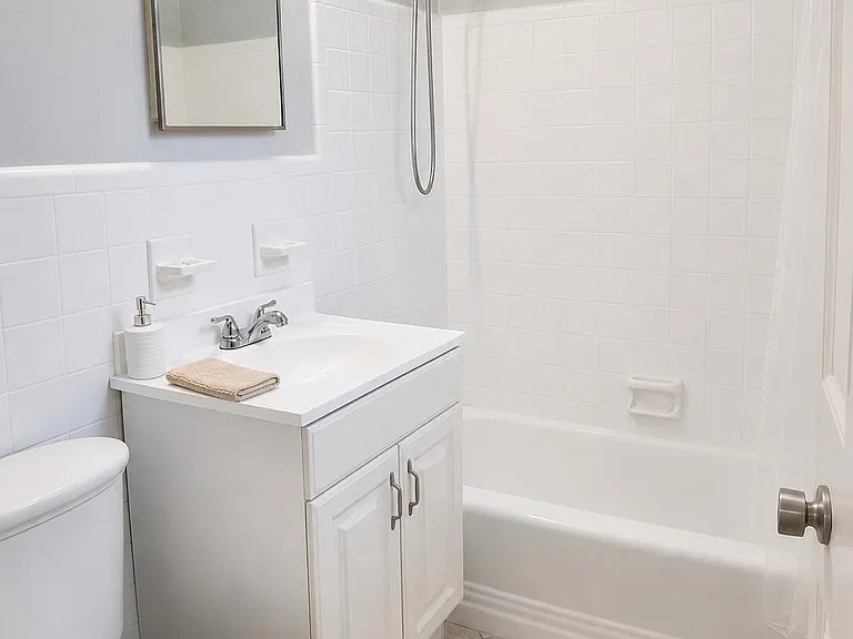 2621 NE 1st St #7 — Photo 7