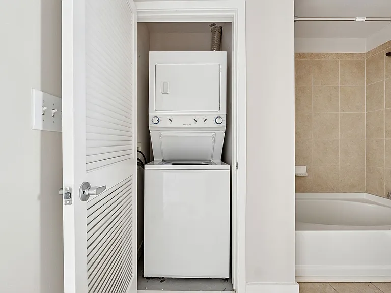 3324 Peachtree Rd NE #2304 — Photo 18