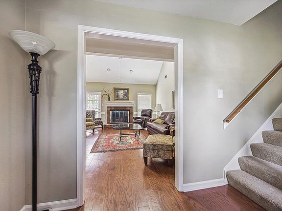 5th image of 888 Waif Woods Ln