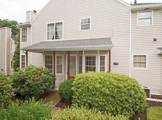 1661 Saint Andrews Dr, Oakmont, PA 15139