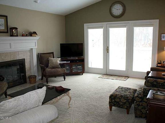3rd image of 7847 Oakmont Ct NE