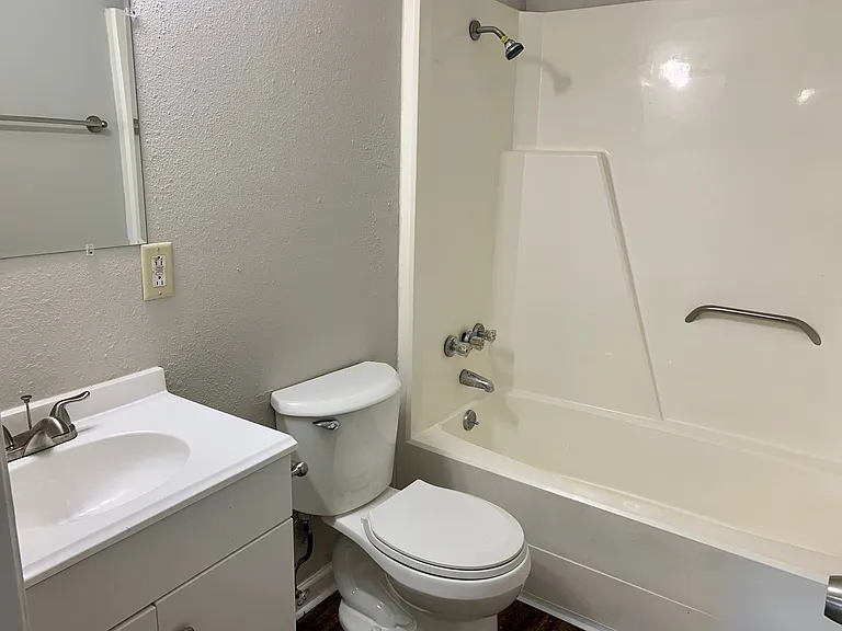 1120 Jefferson St — Photo 12