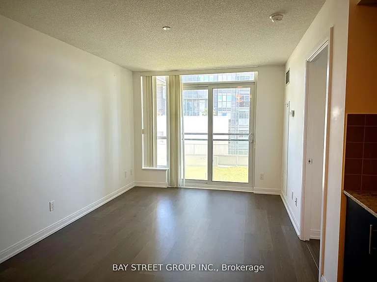 255 Village Green Sq #401 — Photo 8