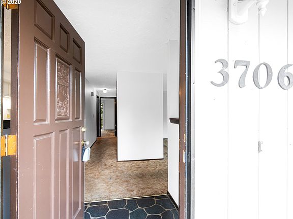3rd image of 3706 NE 45th St