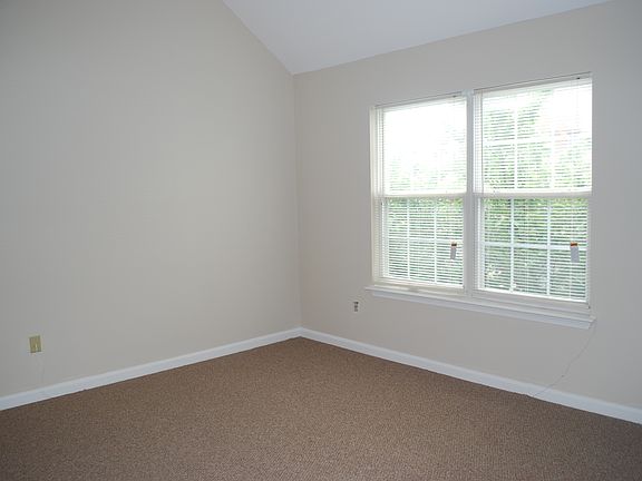 4th image of 401 Stafford Glen Ct
