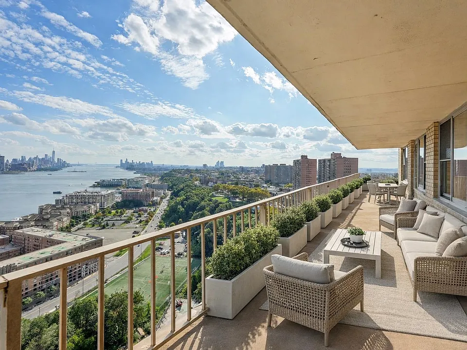 6040 Boulevard East #23
