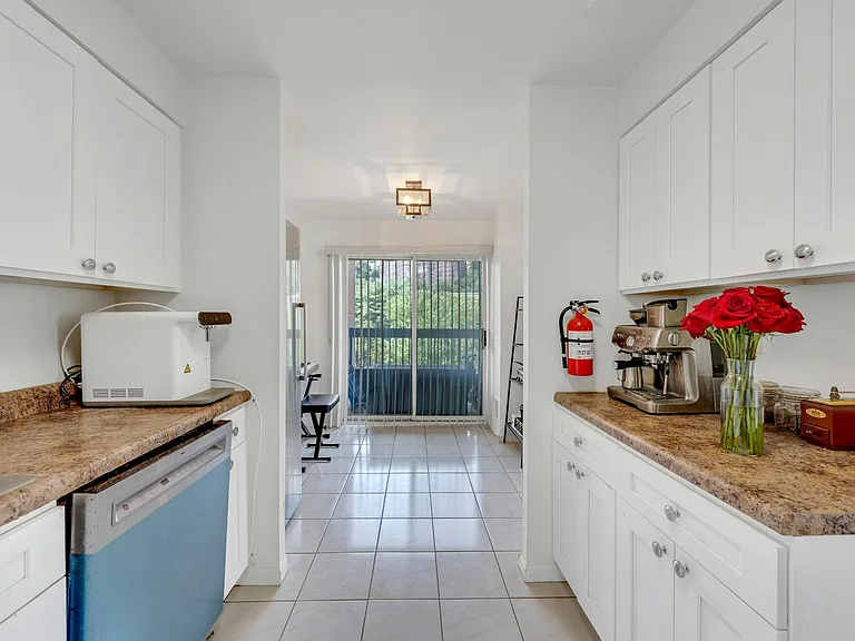 418 Chase Ct — Photo 14