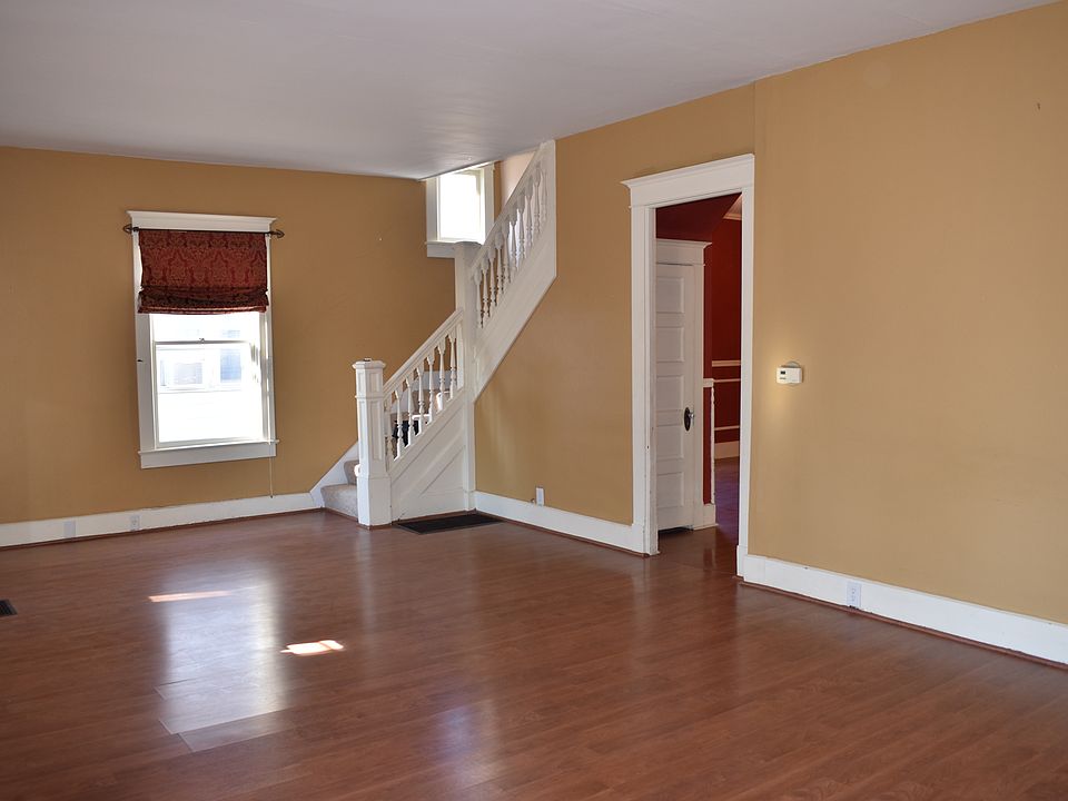1st image of 716 W Ashland Ave
