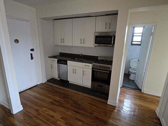 3rd image of 7311 Bell Blvd APT 6C