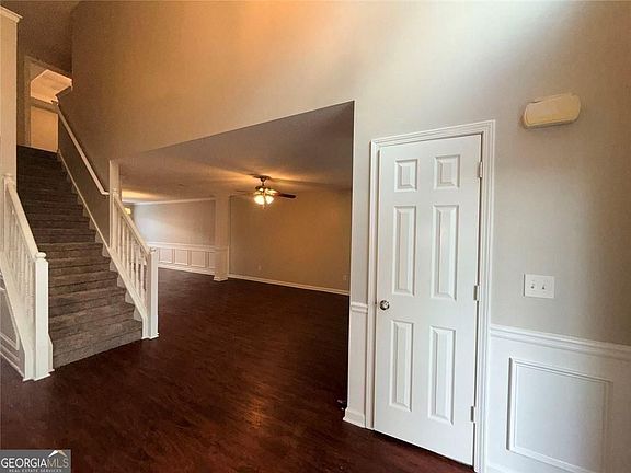 3rd image of 609 Vaughan Dr