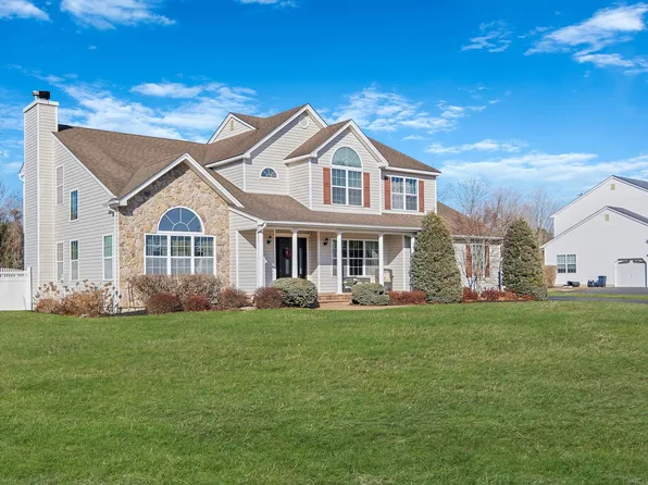 17 Bittersweet Lane, Center Moriches, NY 11934