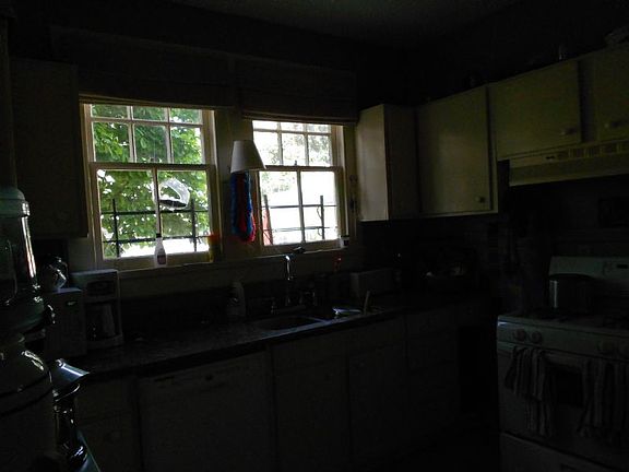 5th image of 351 Lowerline St