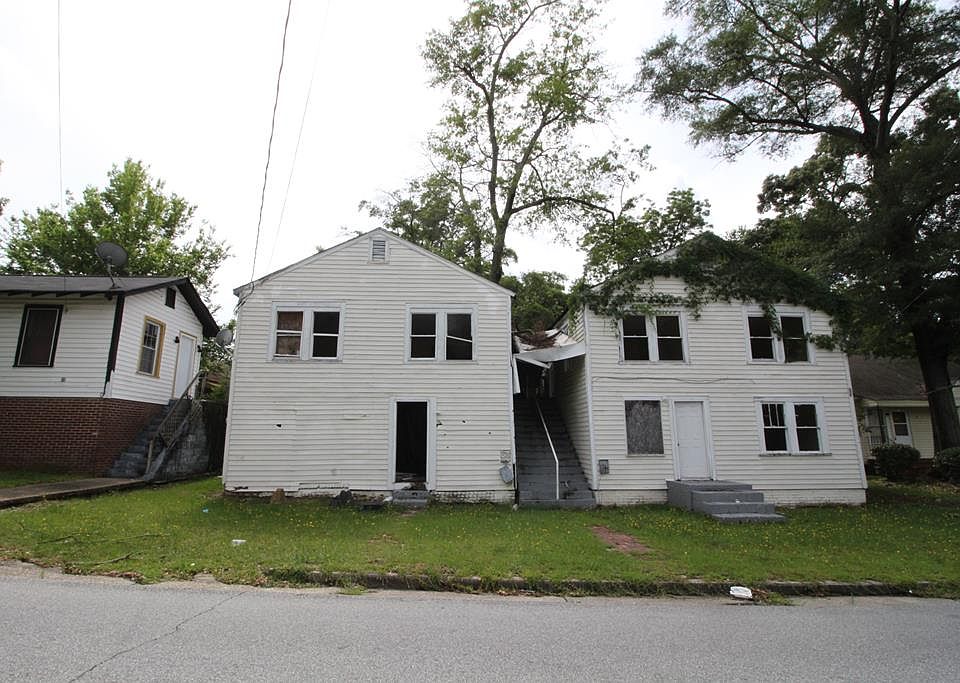 2nd image of 829 Ewart Ave