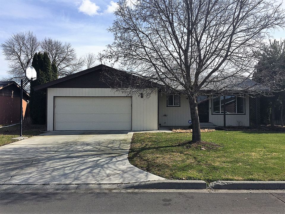 1st image of 410 N Desdemona Ave